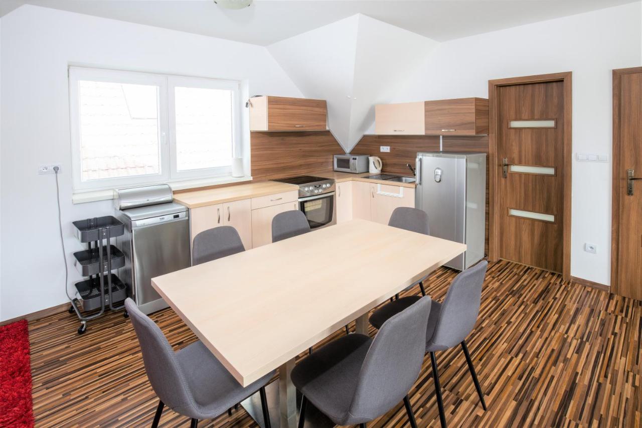Rodinne Apartmany Alex & Gregor Bešeňová Eksteriør billede
